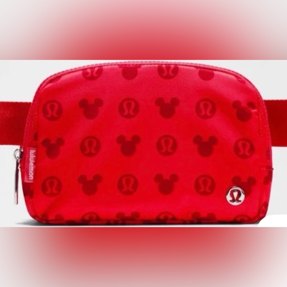 Disney x Lululemon
*Everywhere Belt Bag
Crossbody